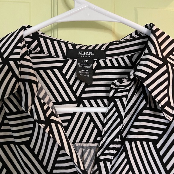 Spandex Geometric Top - Picture 2 of 3